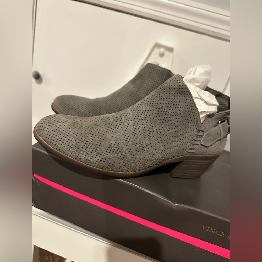 🎊BLACK FRIDAY DEAL🎊 Vince Camuto gray suede Women’s booties
